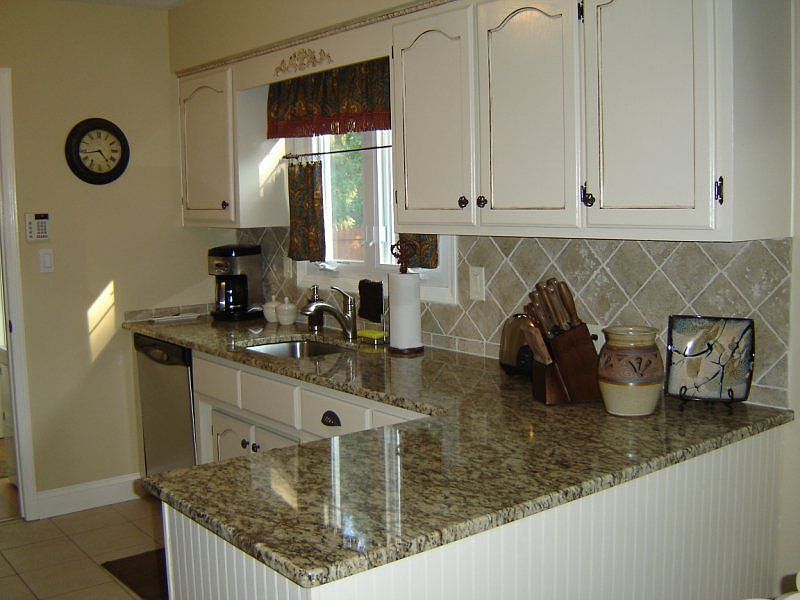 Granite countertops, stainless appliances, tile backsplash