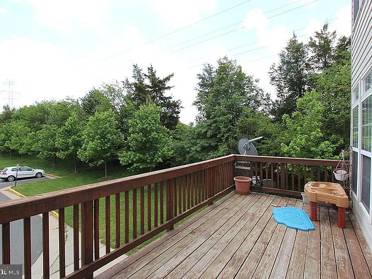 44269 Cornish Ln — Photo 15