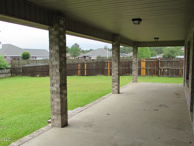 14597 Bruce Cv S — Photo 19