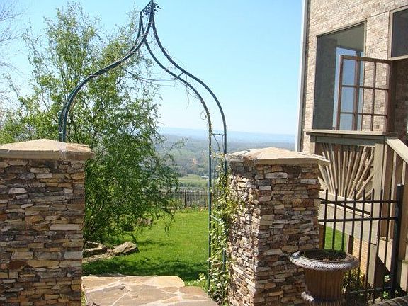 Level Fenced Yard with Endless Views!