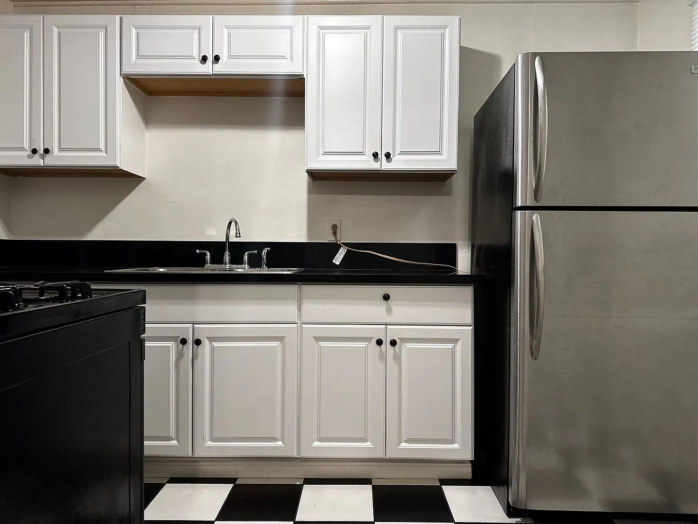 Studio Apartment By USC Campus! — Photo 3