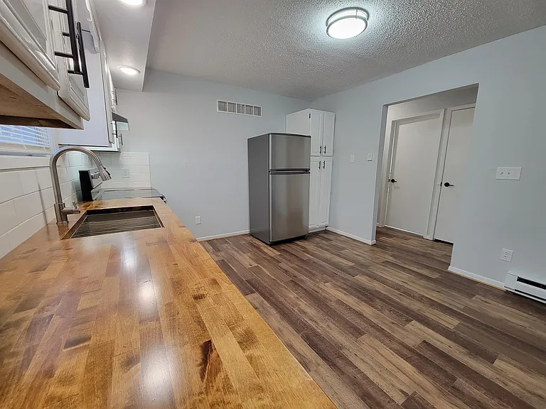 308 Hope St #A — Photo 4