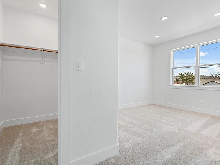 917 Protea St — Photo 35