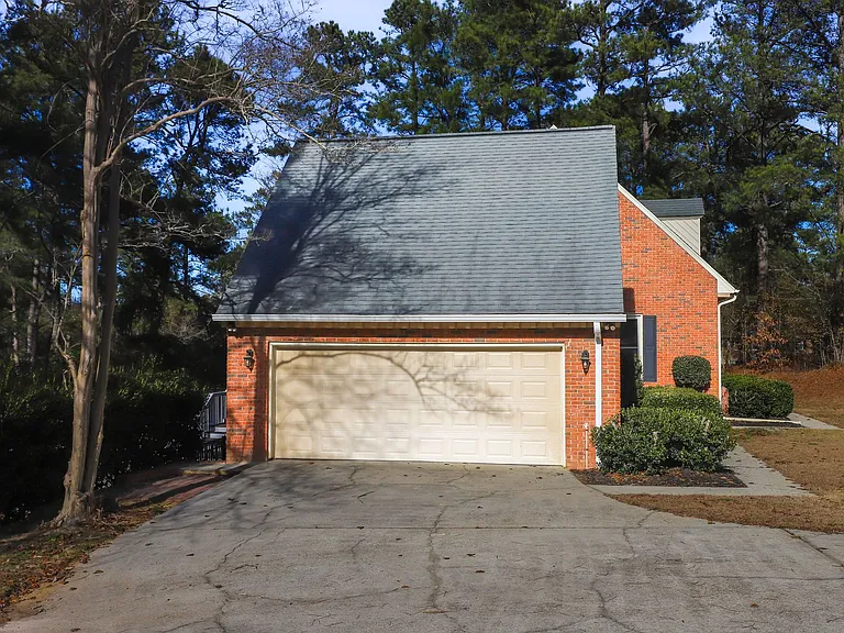 809 Houndslake Dr — Photo 48