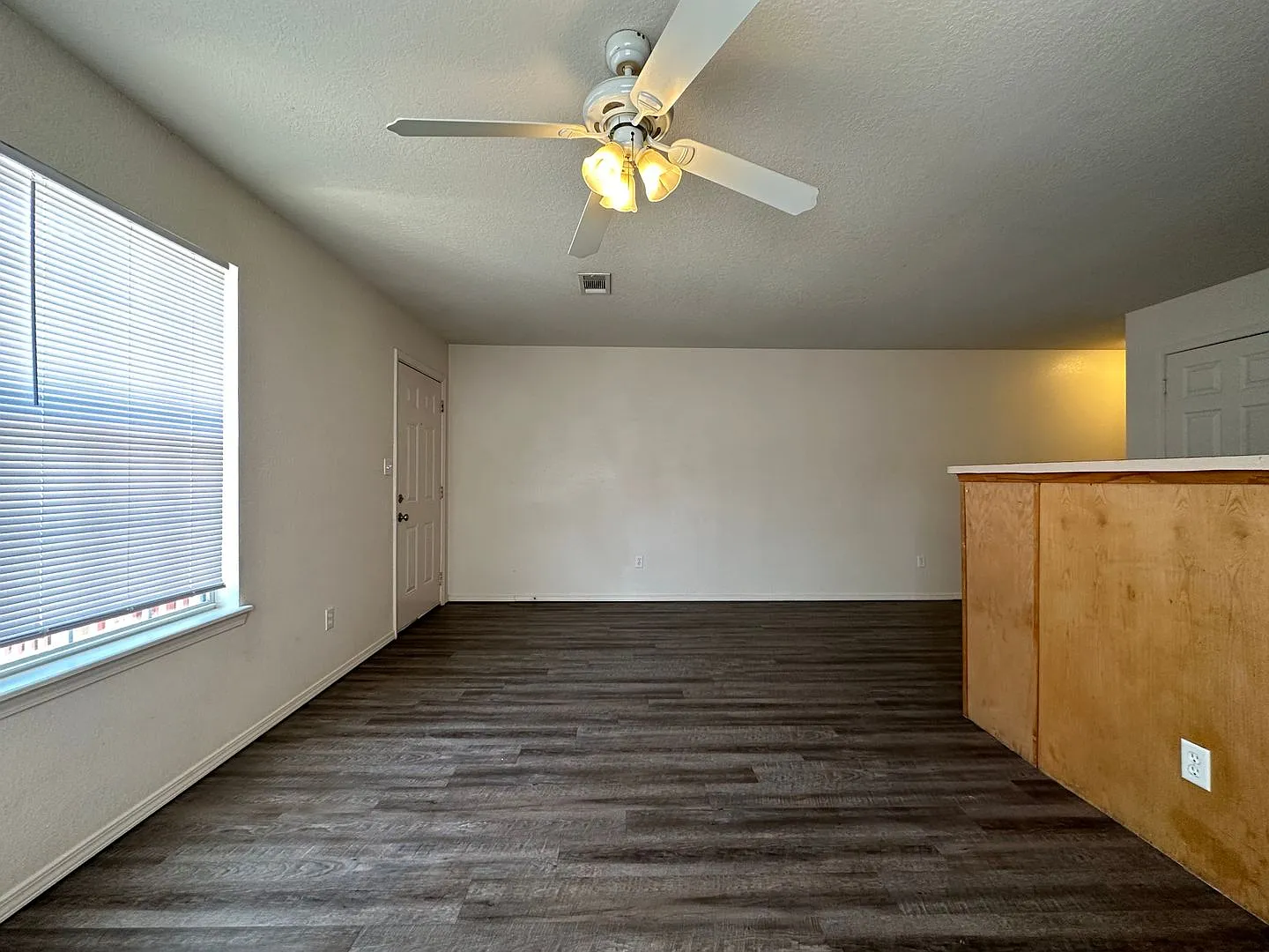 Charming 2 Bedroom, 2 Bathroom Apartment Near UAFS *Washer/Dryer Hookups* — Photo 4