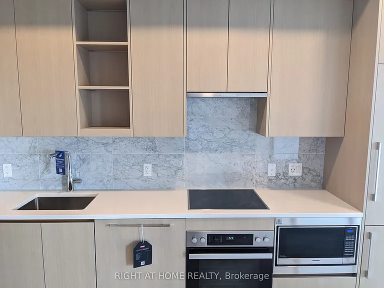 95 McMahon Dr #701 — Photo 3