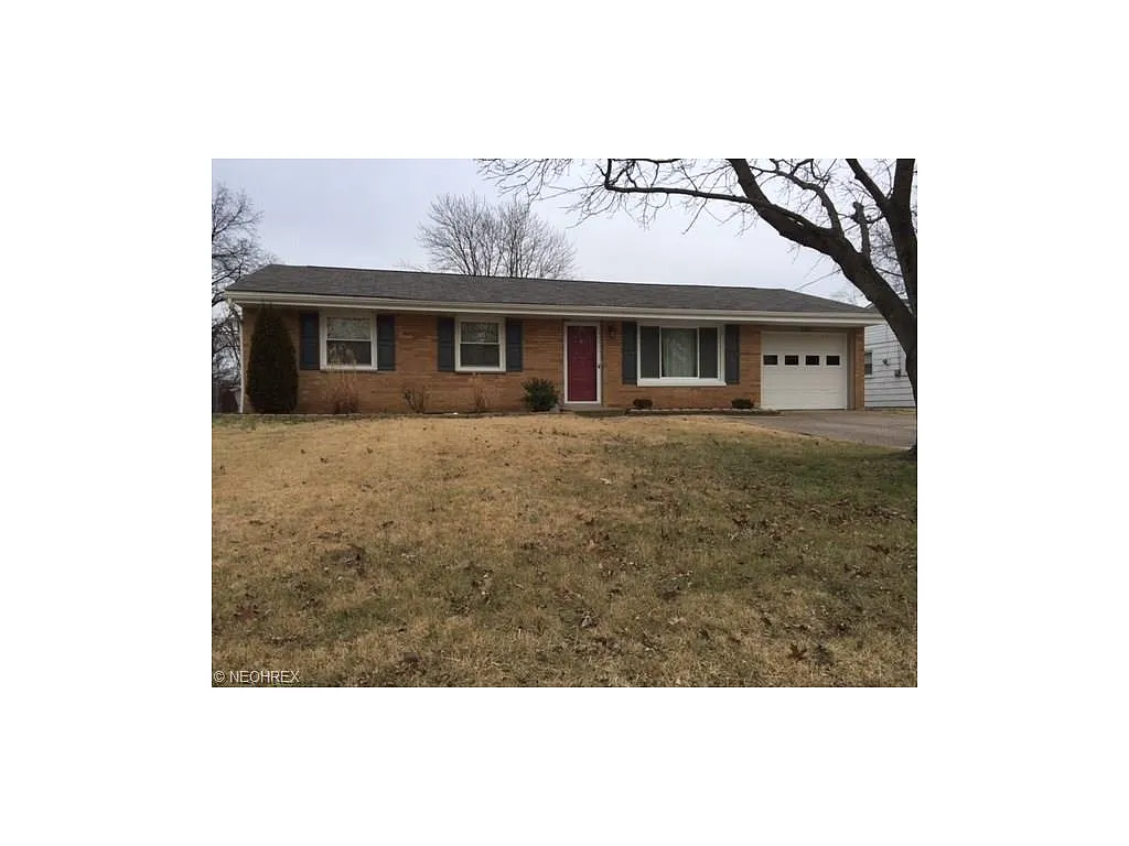 1301 Hollyview Dr photo 1