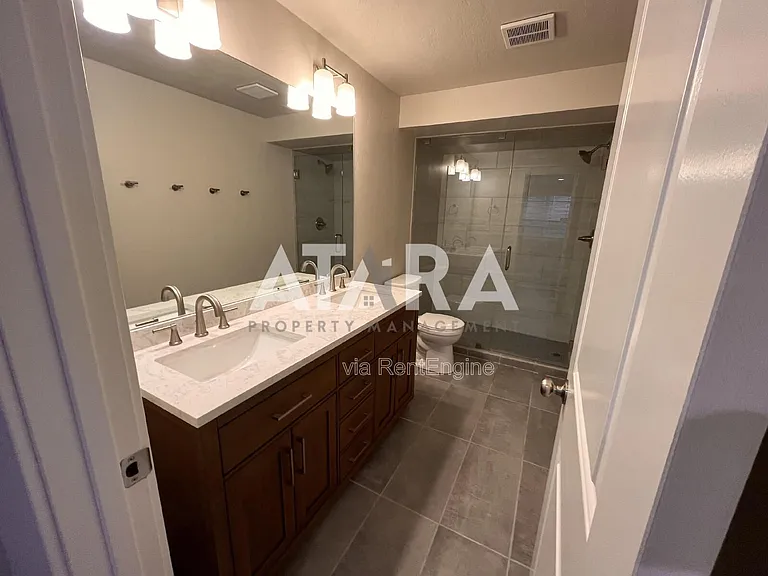 291 E Grace Ln — Photo 16