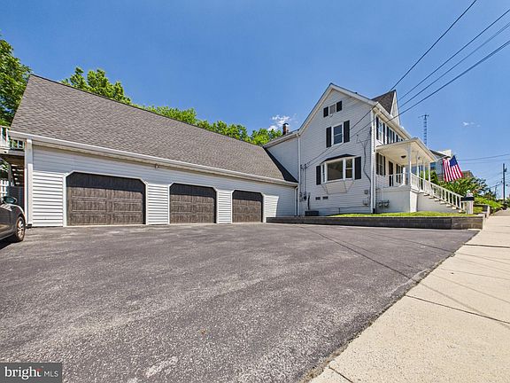 4th image of 459 E Burke St