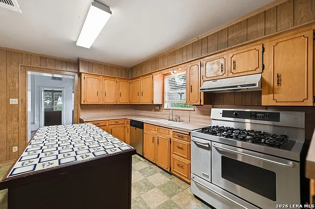 8811 FM 471 N — Photo 11