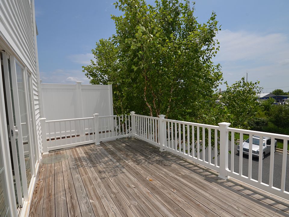1st image of 318 Shipyard Dr #41