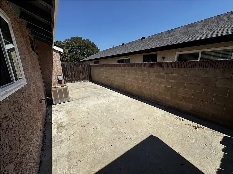 171 N Alameda Ave #B — Photo 16