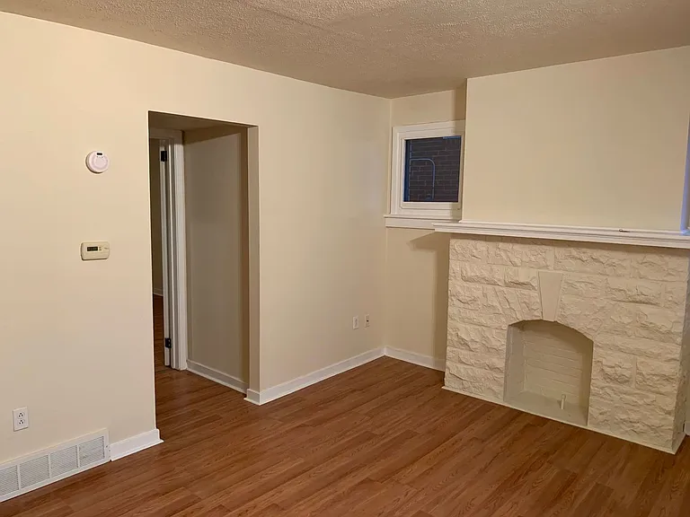 Beautiful One Bedroom in Swissvale!! — Photo 25
