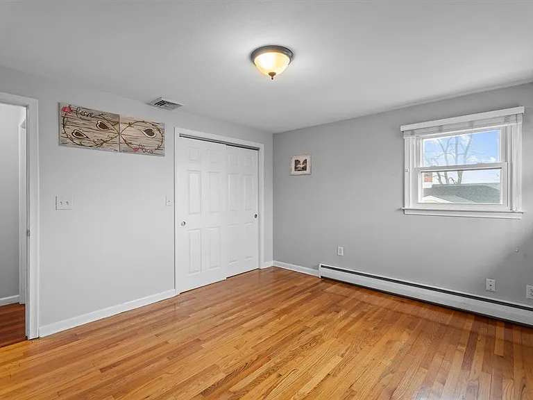 166 Hall St — Photo 15