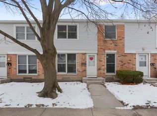 4022 Oxford Ct, Streamwood, IL 60107