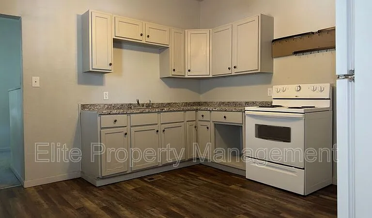 315 E City Center Dr — Photo 6