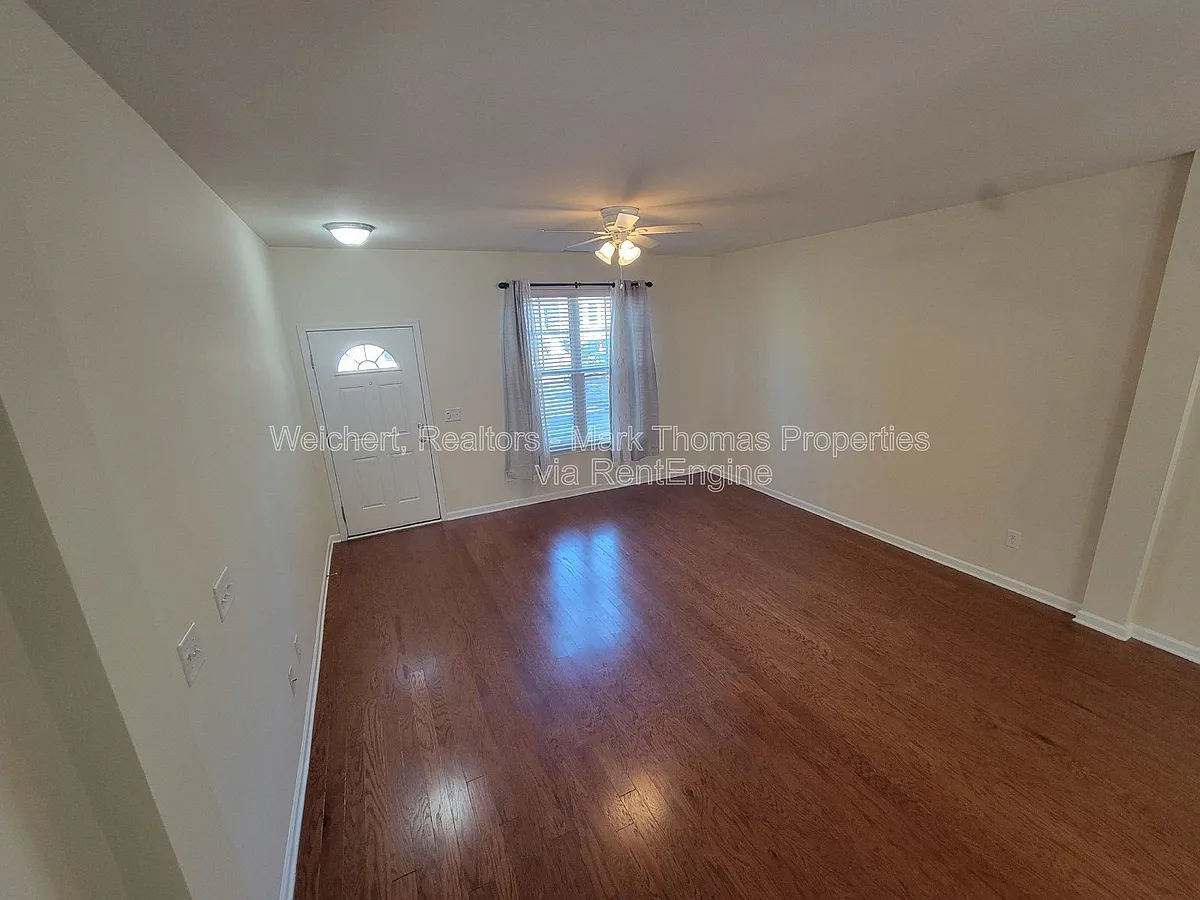 Building Photo - 100 Stratford Lakes Dr #251