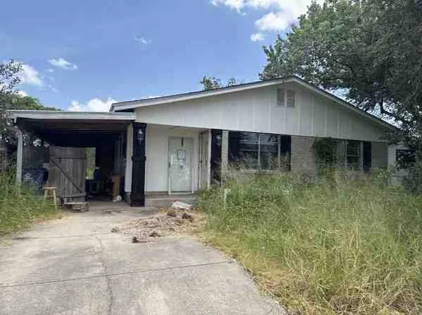 1101 Laredo St, Sinton, TX 78387