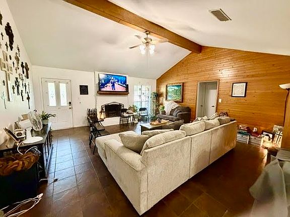 5th image of 1503 Greenbriar Dr