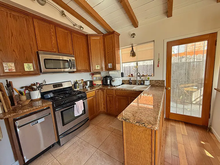 1231 Montecito Dr — Photo 6