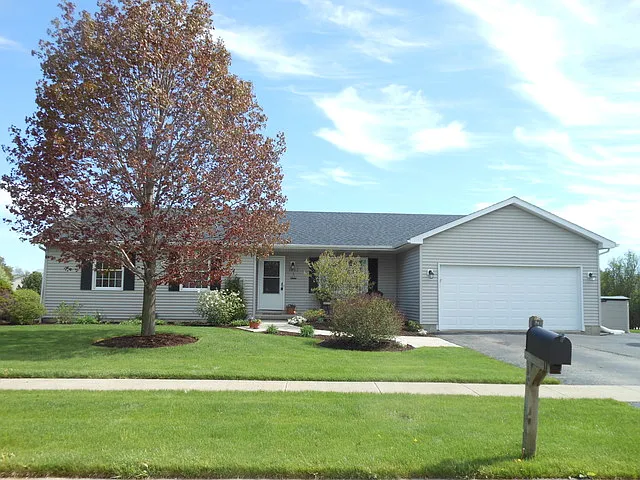 1405 Schade Ln photo 1