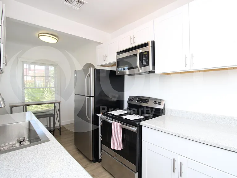 148 N 10th Ave — Photo 4