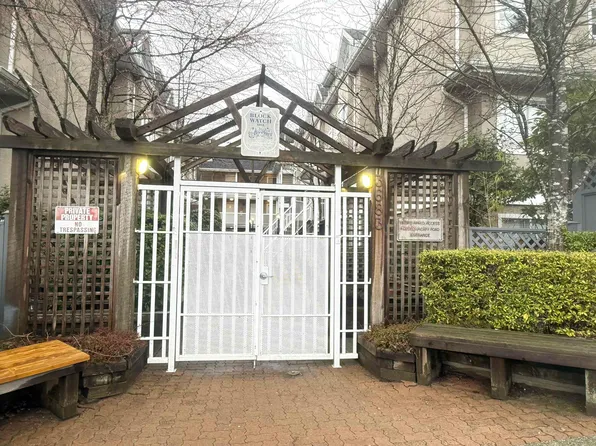 3683 Wellington Ave #202, Vancouver, BC V5R 4Z5