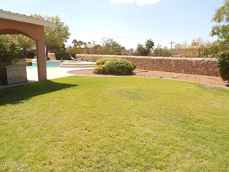 1201 Brown Ridge Pl — Photo 35