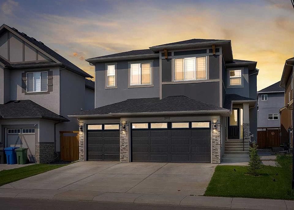 1st image of 202 E Kinniburgh Cres