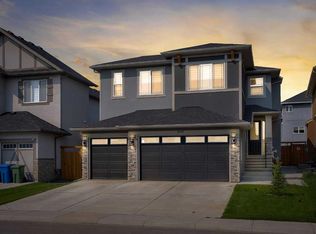 202 E Kinniburgh Cres, Chestermere, AB T1X 1Y2