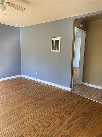 306 1/2 E Prospect Ter — Photo 11