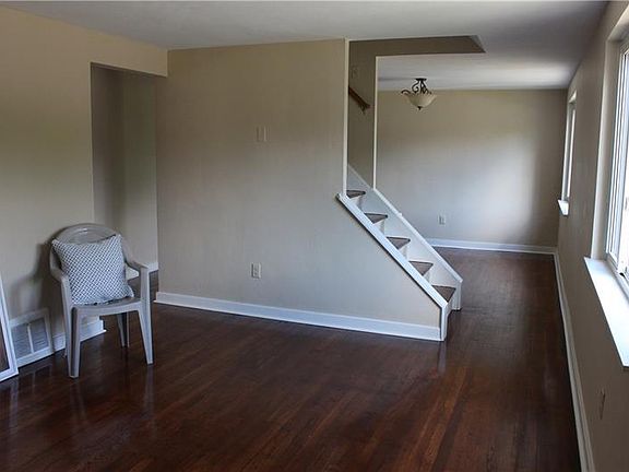 3rd image of 7 Glenoak St