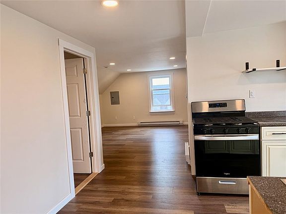 5th image of 77 Henry St