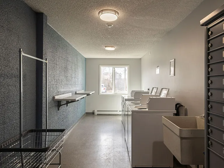 Pointe Apartments — Photo 12