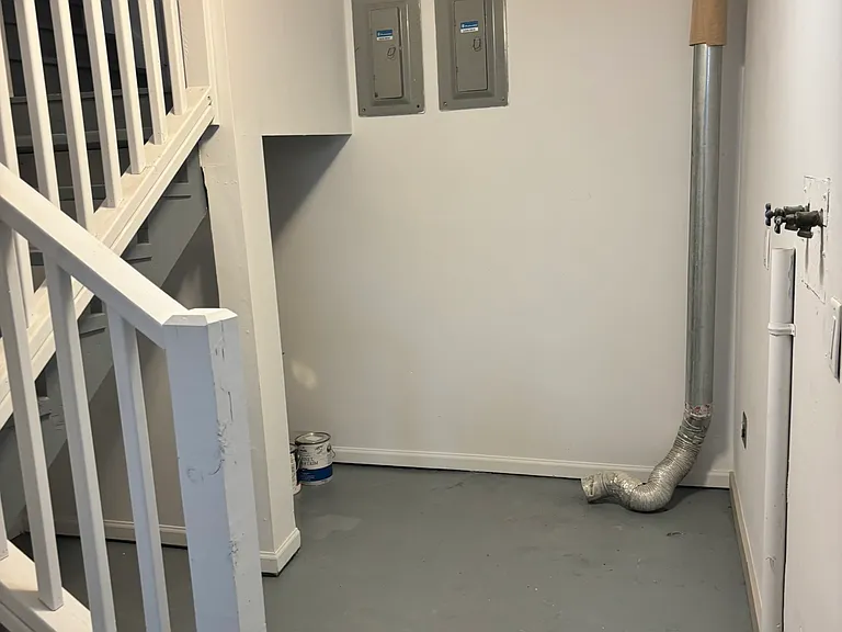 Washer/Dryer hookups in the basement