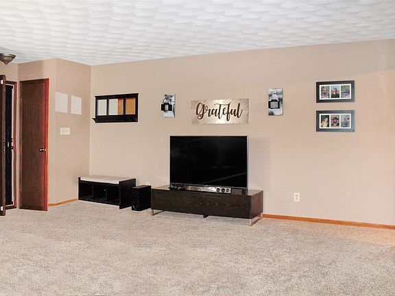 3rd image of 4904 Eastbrook Dr