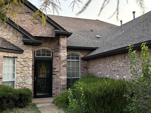 2009 Del Simmons Dr, Edmond, OK 73003
