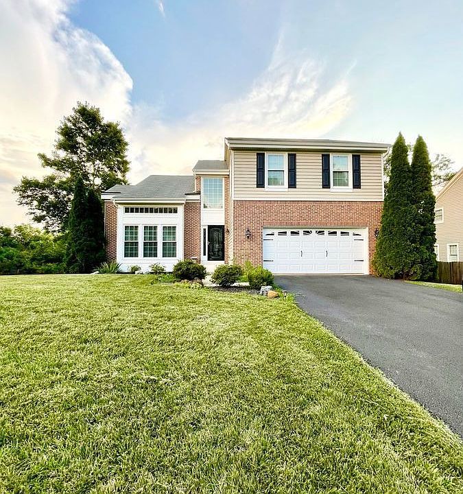 1st image of 12 Westhampton Ct