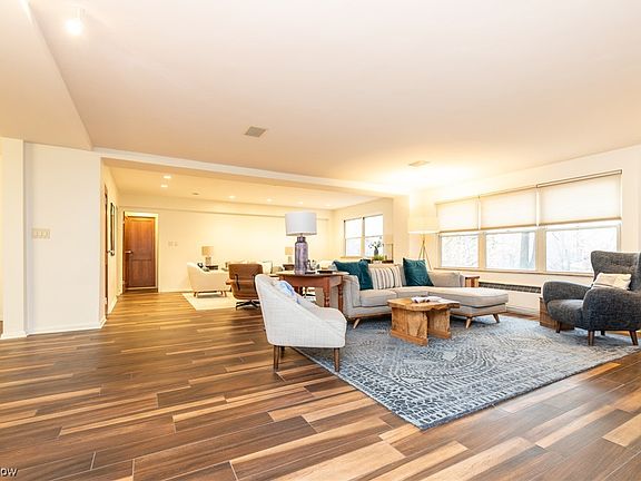 5th image of 13800 Shaker Blvd #408