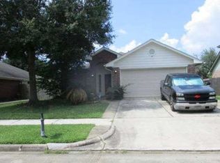 915 Christopher Ln, Baytown, TX 77521