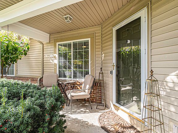 3rd image of 2609 Cascade Place Dr SE