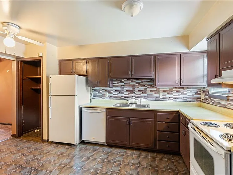 1365 E Tanners Creek Dr — Photo 19