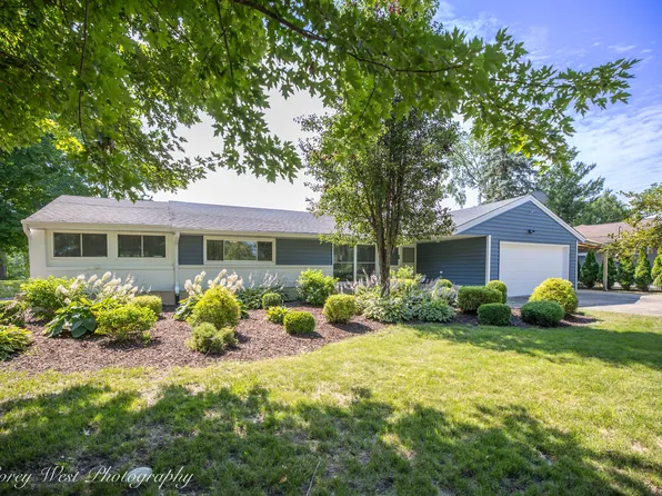 6183 N River Dr, Oregon, IL 61061