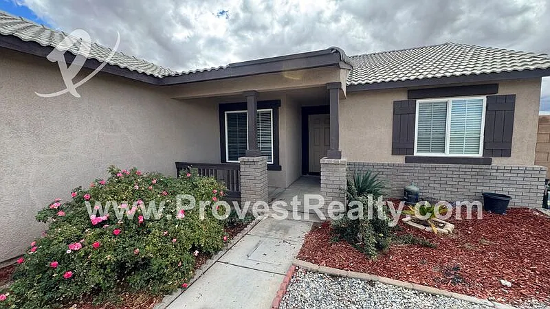 4 bed, 2.0 bath, 1564 sqft, $2,100 — Photo 4