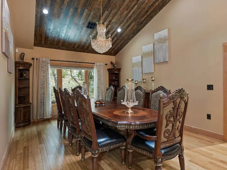 306 Crestview Dr — Photo 8