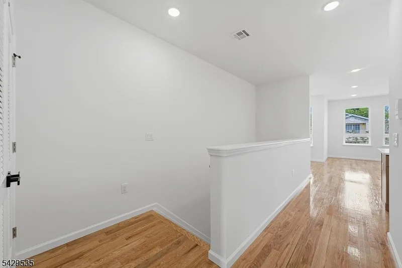 3 bed, $2,400 — Photo 4
