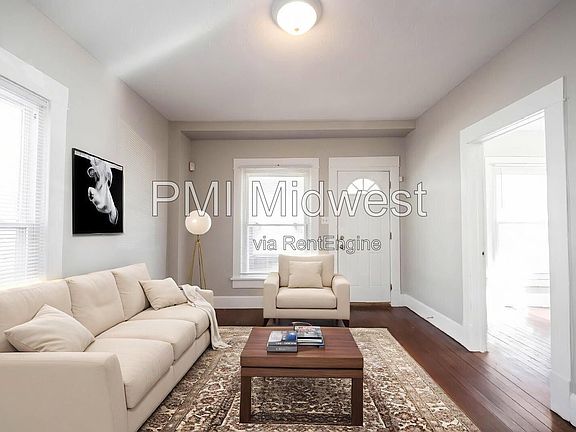4th image of 323 W 40th St