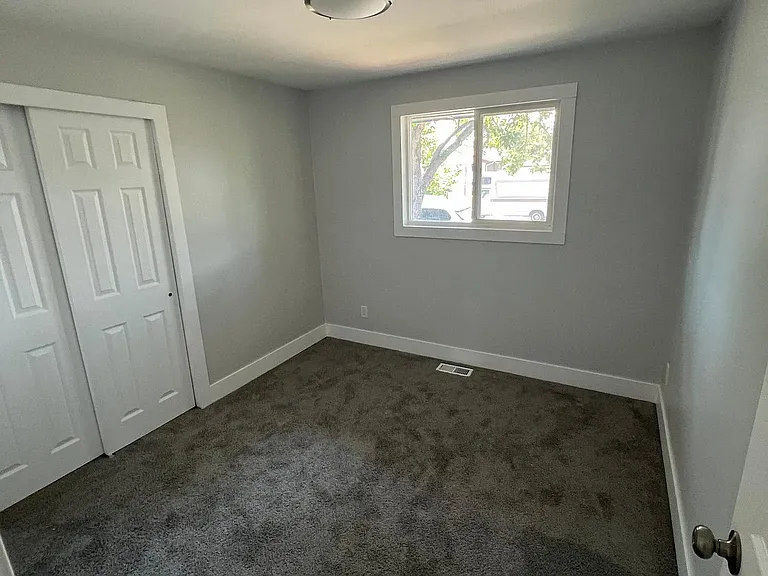 9240 King Way — Photo 6