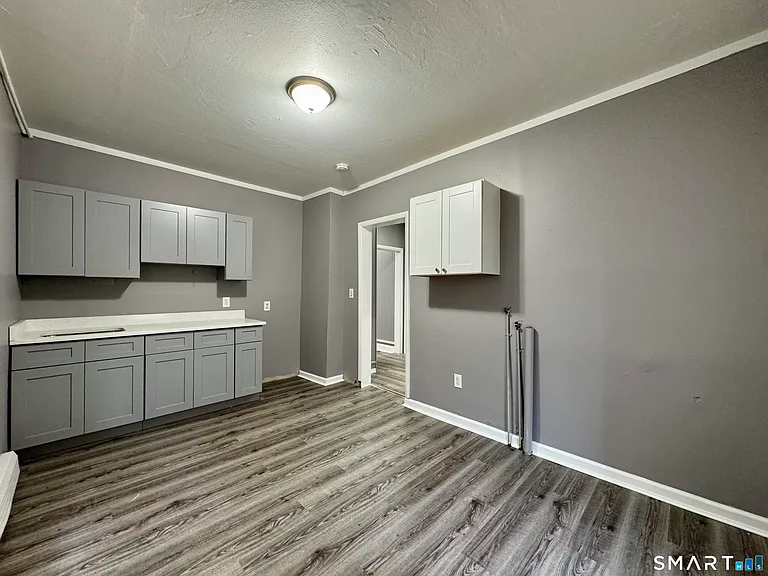 1102 E Main St #1 — Photo 2
