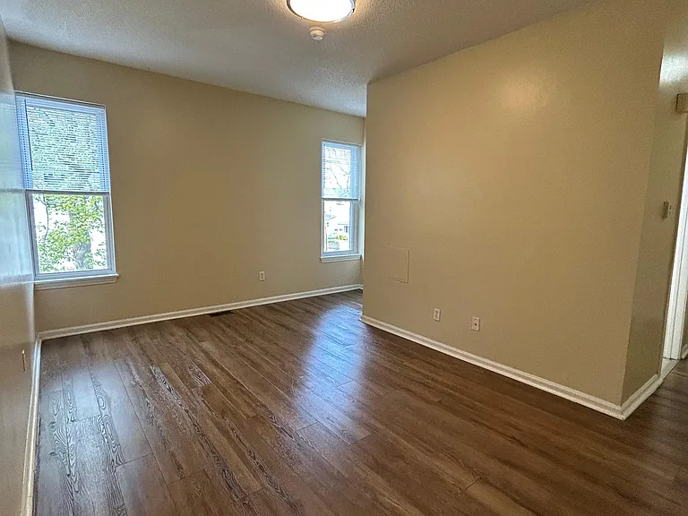 138 Hallock Ave #R2 — Photo 13